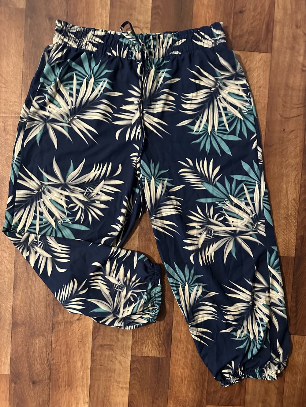 SHEIN Women’s Navy Tropical Print Elastic Waist Pants